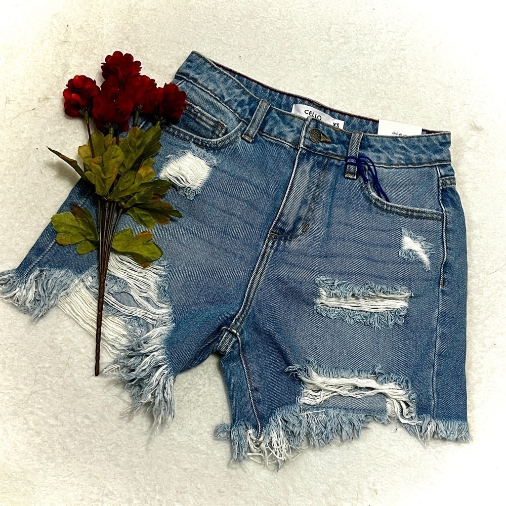 Cello NWT Distressed High Waisted Denim Shorts - XS (25")